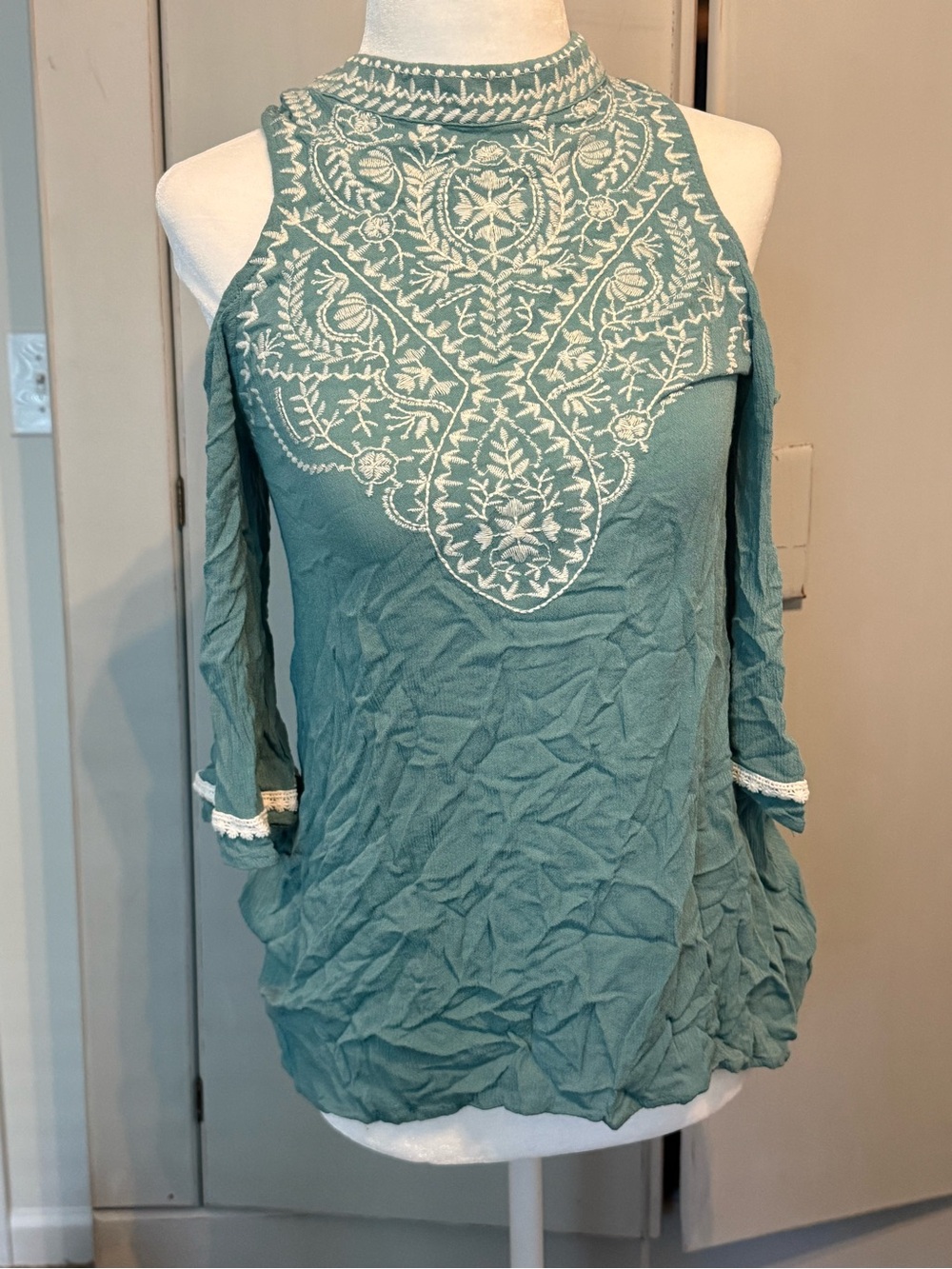 Xhilaration Teal Cold-Shoulder Embroidered Halter Top